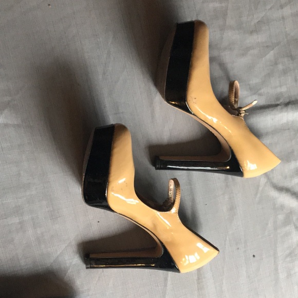 Vincent Camuto tan/black Mary Janes 7.5 - Picture 5 of 7